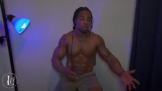 Pelatih kebugaran kulit hitam kontol besar digodain sama pelanggan kulit hitam yang lagi sange berat di gym
