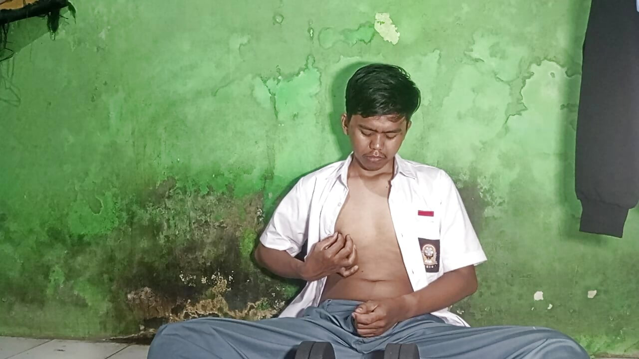 Young man tries round nude