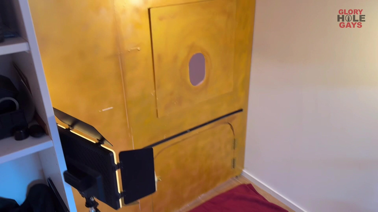 Monster Abspritzer am Gloryhole.