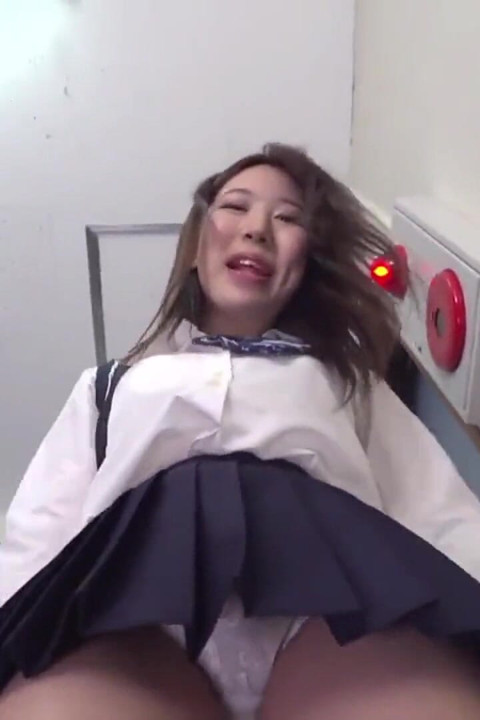 Minnettar cezbedici. Yumuşak kıvrımları bir görünümden daha fazlasını davet ediyor - bölüm 1