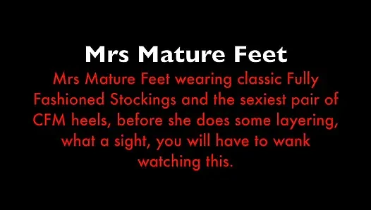 Mrs Mature Feet Spectacular Nylon layering 465