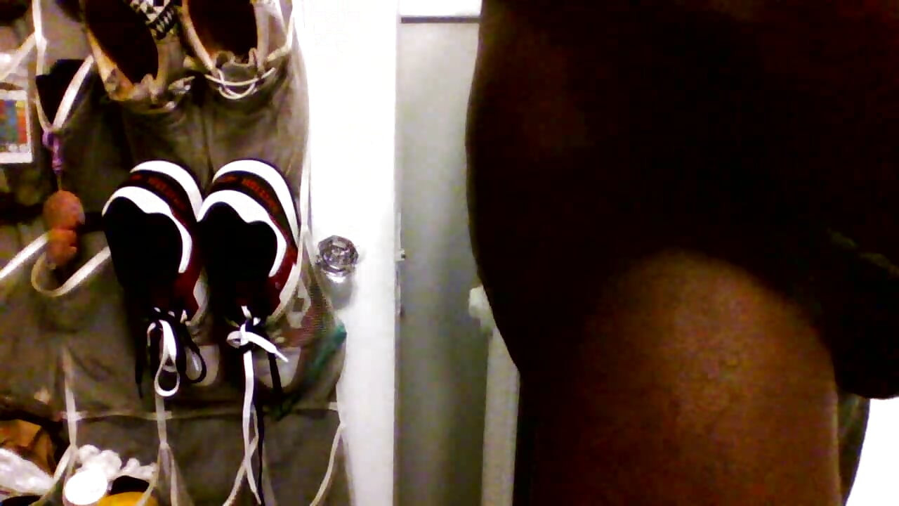 最高の時がもうすぐ始まる。見て、待たずに来て、恋人、もう熱く準備万端だ。時間通りに準備が整っている。