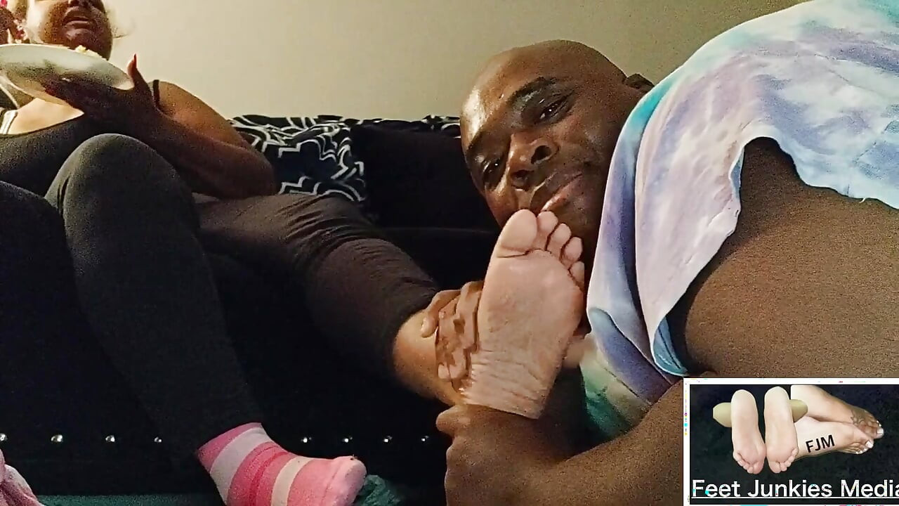 Carmel.milf.prettyfeet Efterarbete Svettiga stnky fötter dyrkar n tår suger