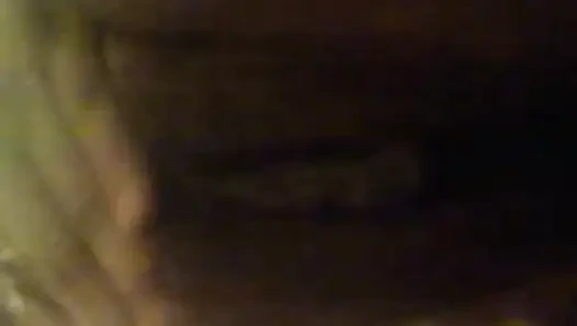 Tek başına parmaklıyor