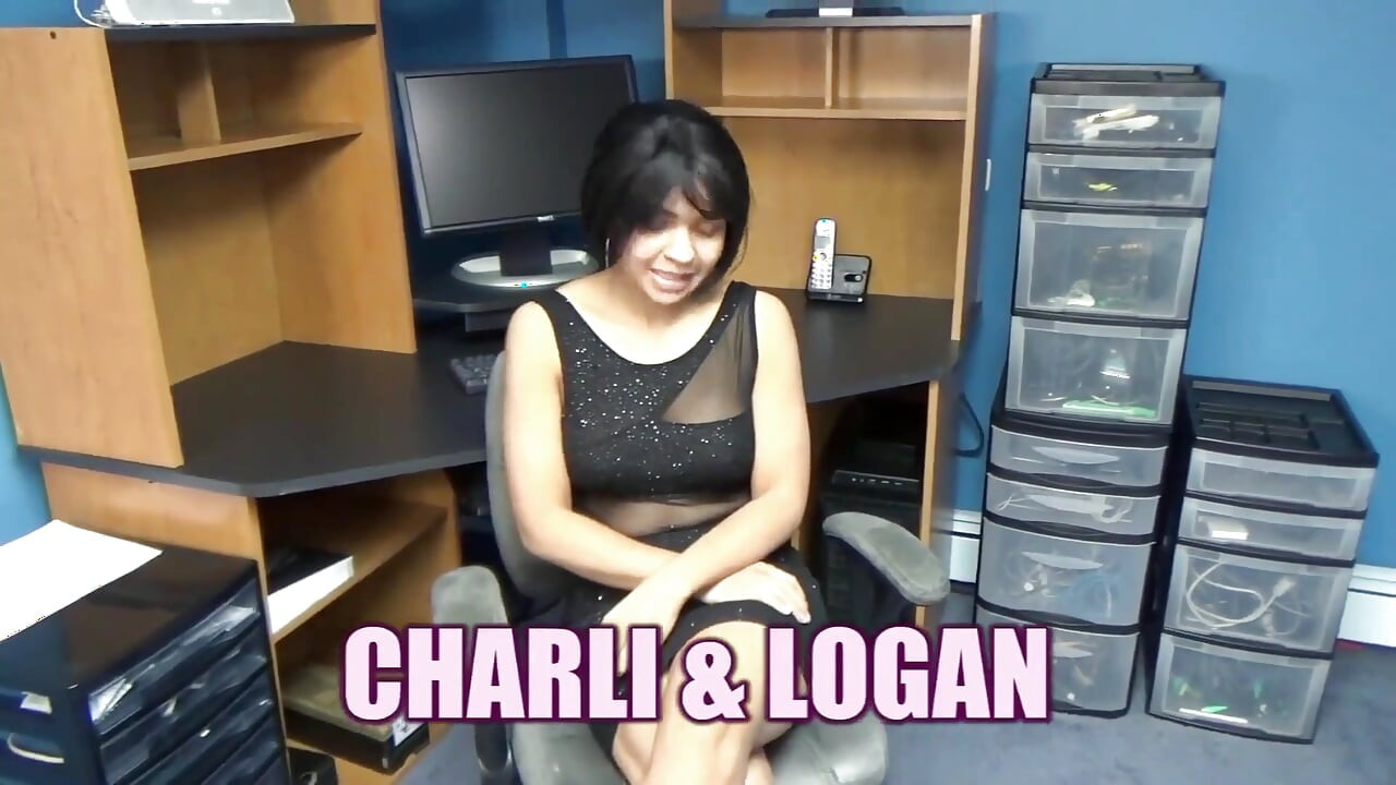 Logan szopást kap Charli Chavez-től
