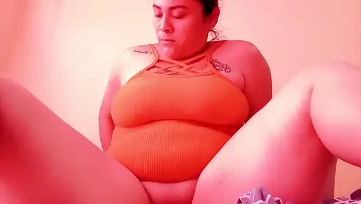Amcığını dildoyla esnetiyor