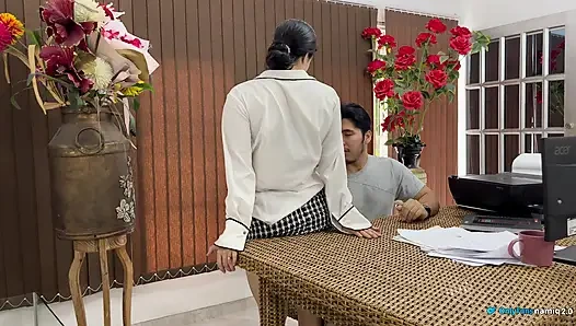 Sekreterim maaşını nasıl kazanmasını biliyor, acımasızca götünü veriyor!