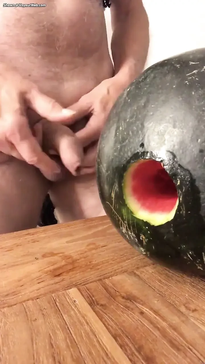 Трахаю водний диню
