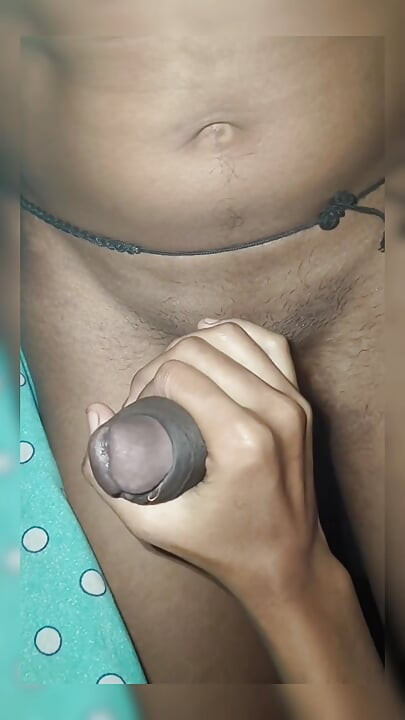 Kocası evde yokken Hintli genç kız arkadaşıyla birlikte