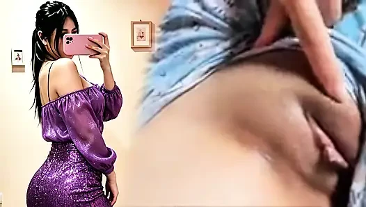 Porn Actress Shows Her Pussy