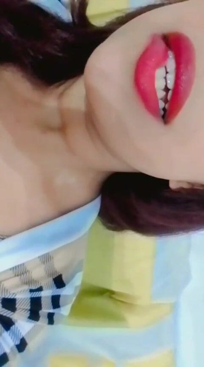 你觉得我的嘴唇怎么样？它们适合你吗？