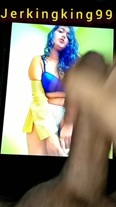 Me cums by 3 sexy queen s
