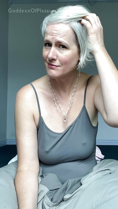 Vacation With StepMommy, She Showed Off Her Tits and Ass While Giving Me JOI To Help Me Rest
