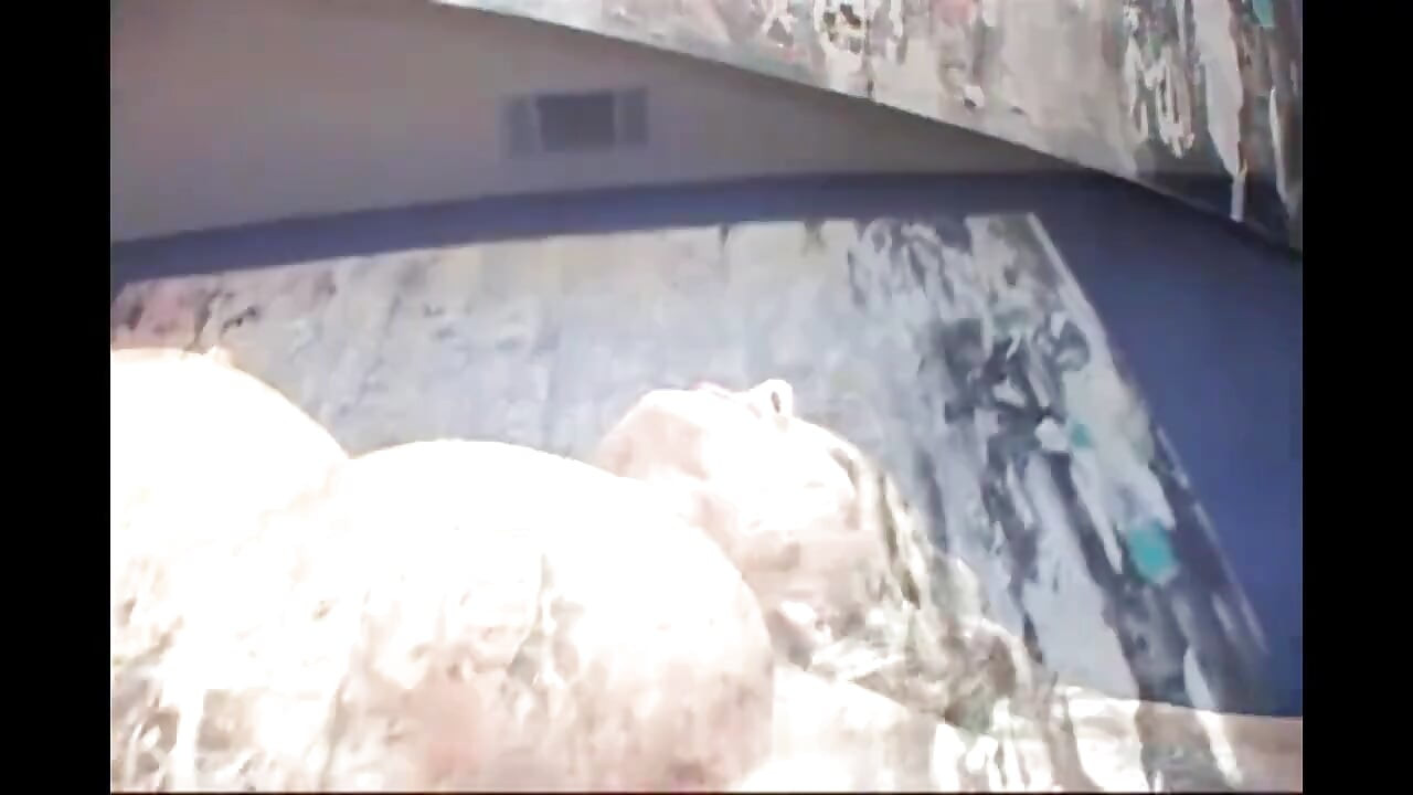 Tätowiertes schönes mädchen liebt im arsch