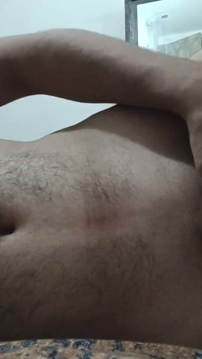 Un jeune garçon sexy prêt à baiser une maman suceuse | Clip 1