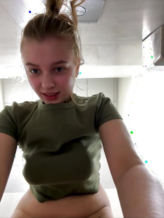 Double penetrating in the public gym with jucielussie