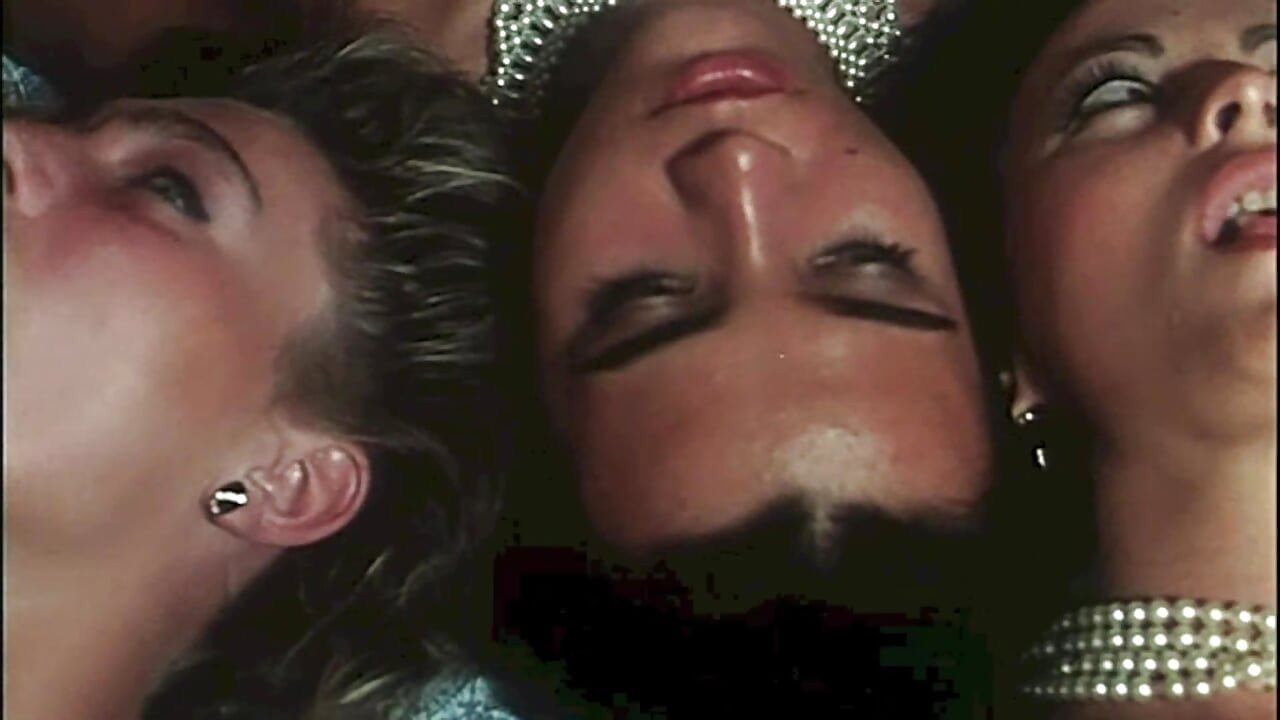 모아나의 클럽에서 레즈비언 난교, dp 및 인종 간 섹스