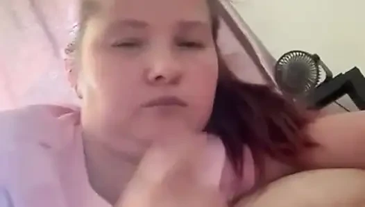 Сосет его мясистый член