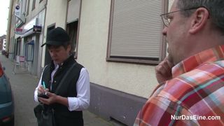 49 Jahre alte deutsche behaarte MILF verführt zum Ficken im Freien