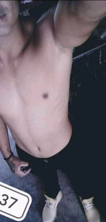 Paja Cute slim boy shows his cock
