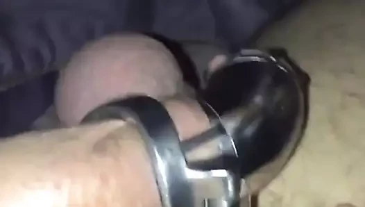 Kocası sahip olan taşakları dövülmüş ve sızdıran boşalmak