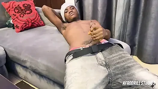 Adik tiriku menggodaku untuk ngentot memeknya dan crot di dalam memeknya