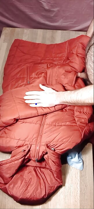 ยิงน้ําเงี่ยน 4 ครั้งบนซับแสนหวานของเสื้อโค้ทสาวผมแดง