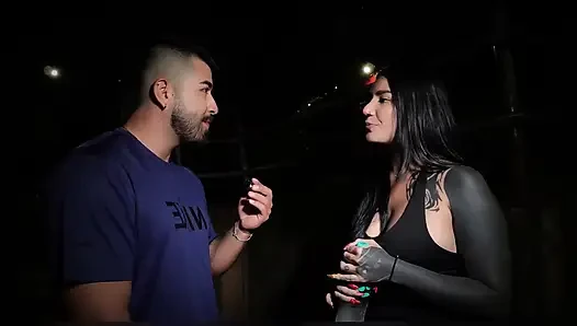 Büyük Bir Poposlu Porno Oyuncusunun Ev Turu - Harika Bir Sevişkle Bitiyor