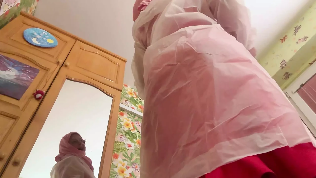 Queen from Orient fuck dildos on the mirror