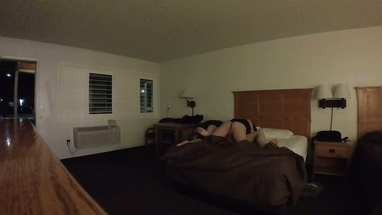 Esposa follada fuera del hotel y confiesa hacer trampa