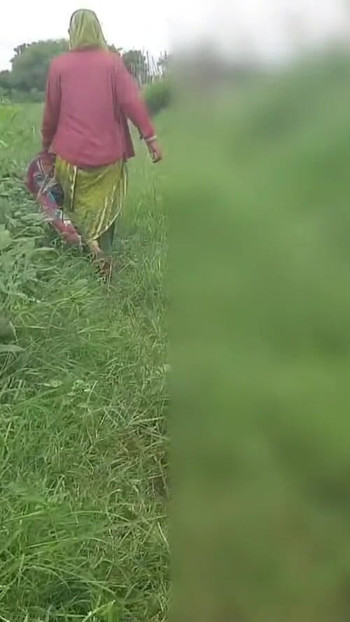 Memorable moment from "The mood of the sister-in-law who is walking in the open forest fields becomes to get rid of the"
