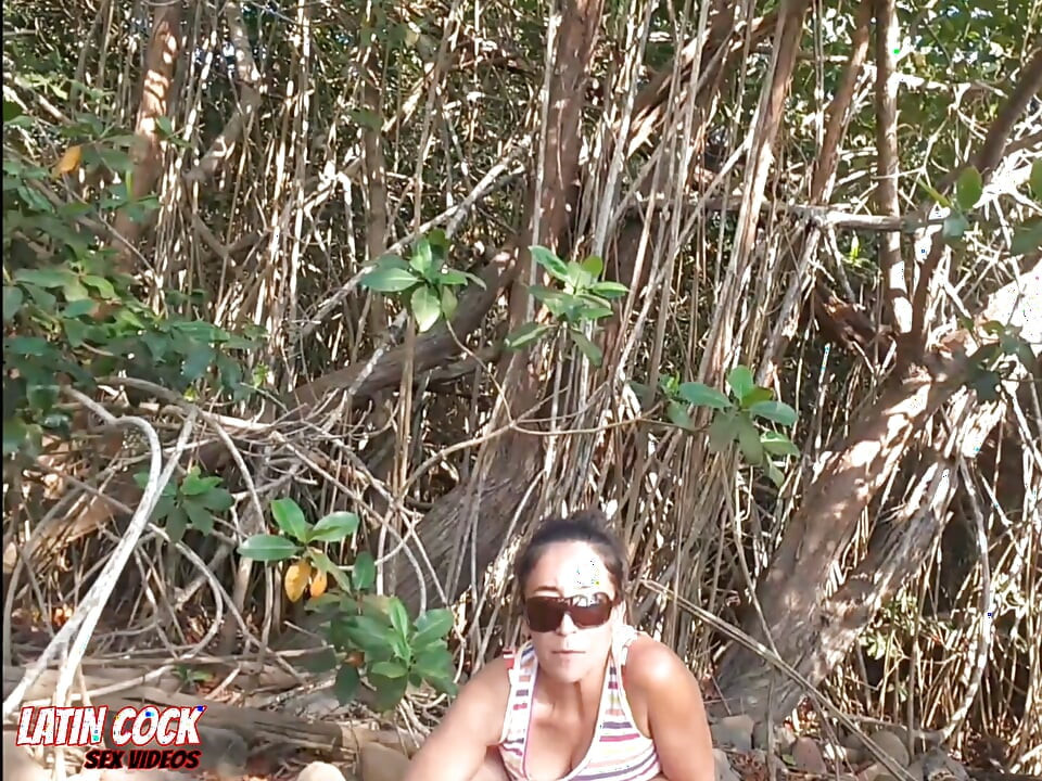 SEXY MATURE WIFE WITH A PRETTY PUSSY IS CAUGHT PEEING ON THE BEACH