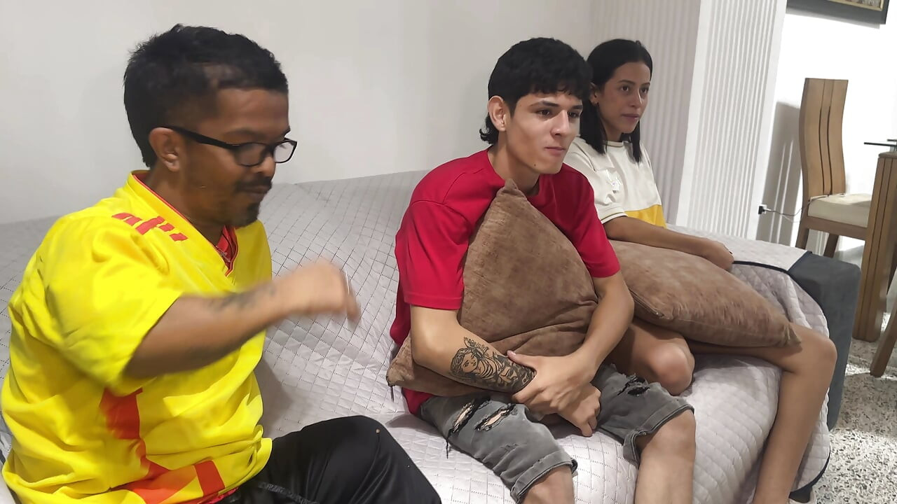 我最好的朋友嫉妒而悲傷，而我在輸掉哥倫比亞 - 葡萄牙比賽的賭注後狠狠地操了他淫蕩的妻子