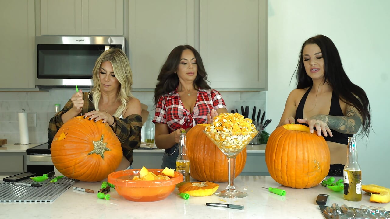 Kiki Mariah_970 Evelin Carve Pumpkins обнаженная фотосессия после