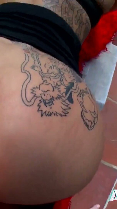 Tattooed blonde in spandex leggings Nicky Wayne fucked | Clip 3