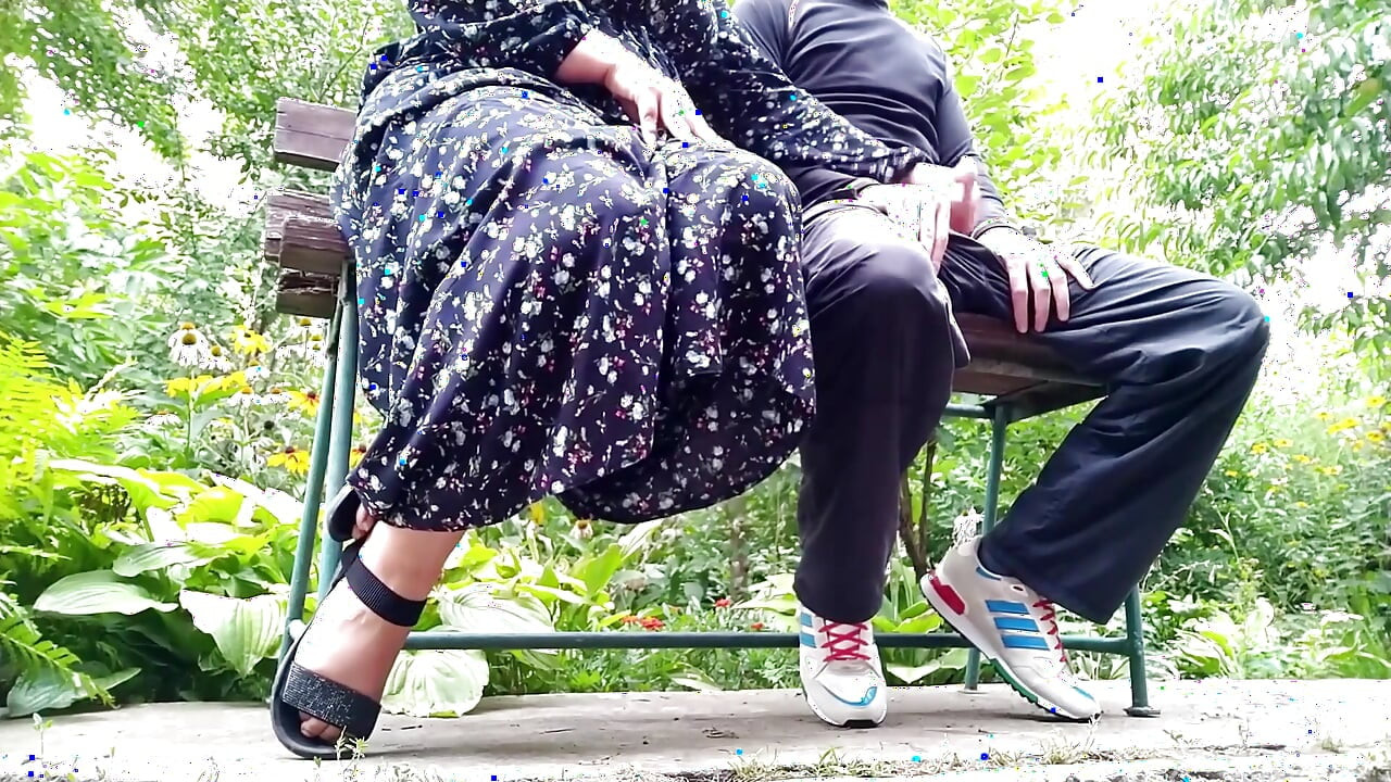 Zrela debela MILF me trenira prije seksa