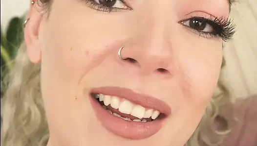 Giantess küçük bir tuzak kuruyor