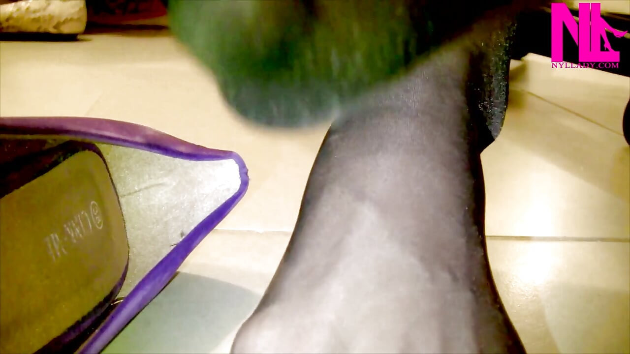 Video violet velvet lagi asik muasin memeknya pakai sepatu violet velvet dan stoking tembus pandang