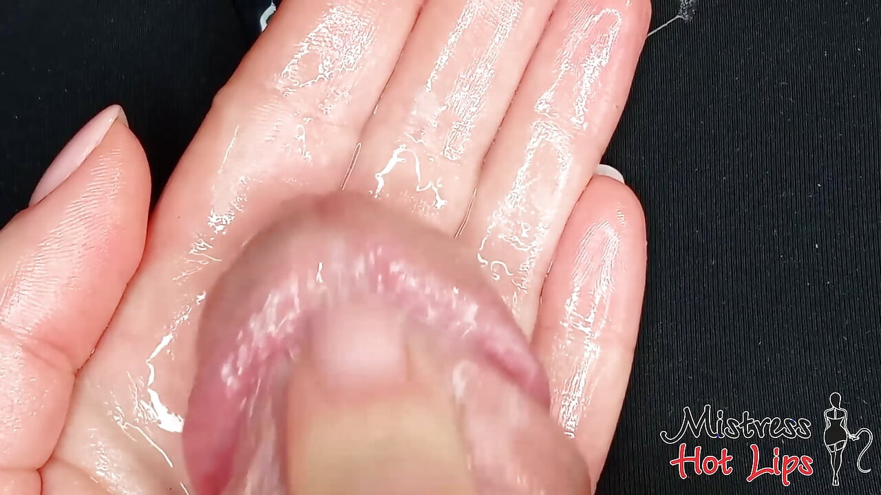 إنها تفرك اللجام الخاص به مسببة العديد من Cumshots