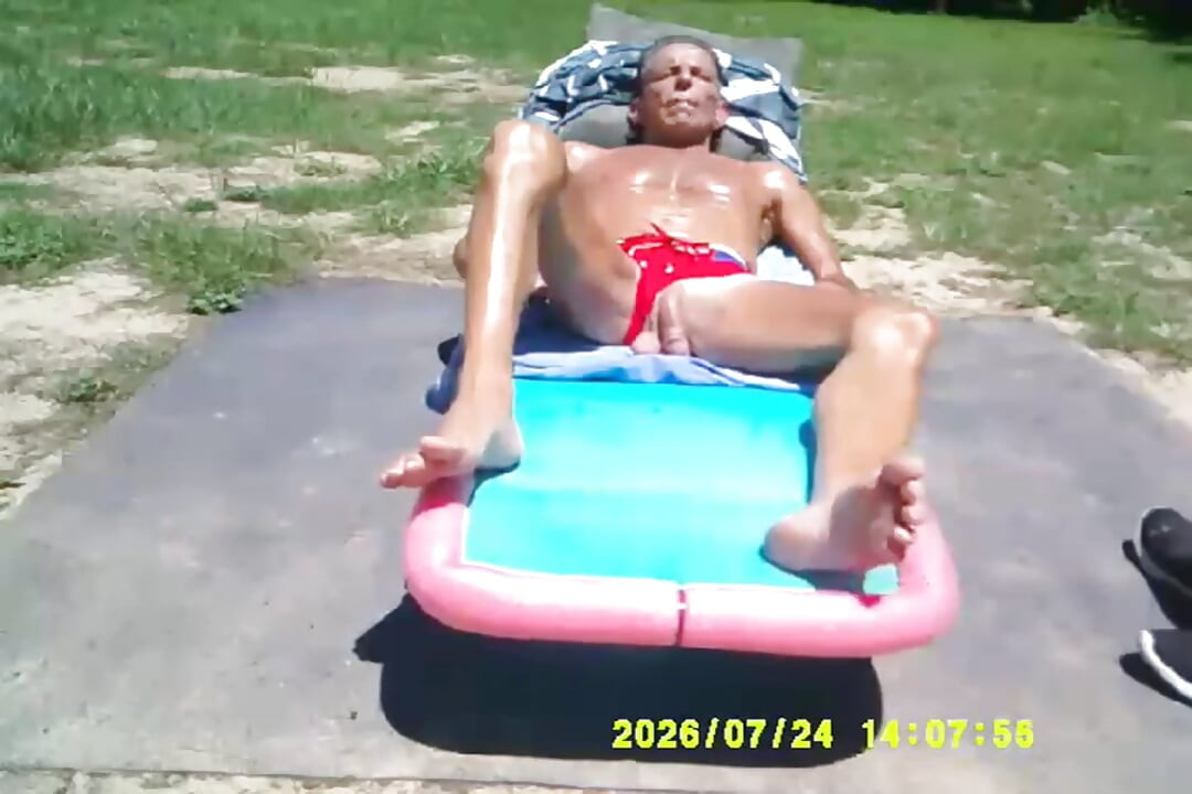 7-24-2026 TODO BIEN AHORA MI POLLA ESTÁ SACANDO EL MARRÓN ZEPPLIN TOCHIN MI POLLA EN LA PARTE TRASERA YARD.mp4