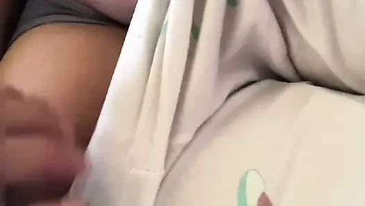 Gadis sekolah pendekku dengan pantat yang nikmat