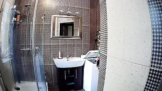 Mandi: stella si gadis mungil lagi asik mandi