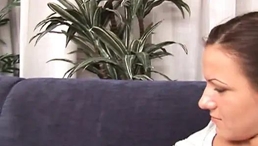 Грязный зрелый мужчина ударяет по горячей тинке