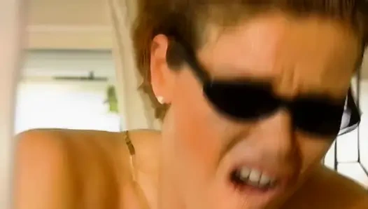 Bos berotot ngocok kontol monster dan fingering pantatnya - crot sampai muncrat!