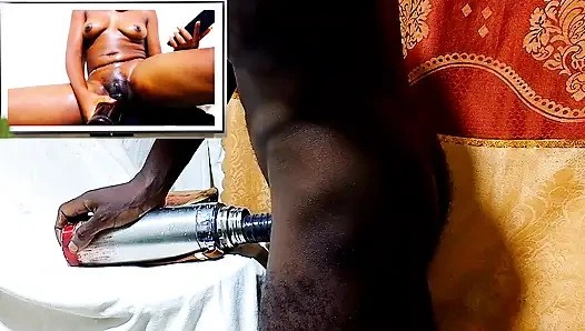 Kadın amcığının mastürbasyonünü izlerken erkek mastürbasyonu, su şişesini siktim ve gerçek amcık gibi hissettim! Çok ıslak ve ateşli amcık