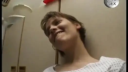 Brunette semok masturbasi sebelum handjob dan doggystyle