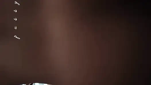 Зрелая крошка тверкает на хуище и сквиртует