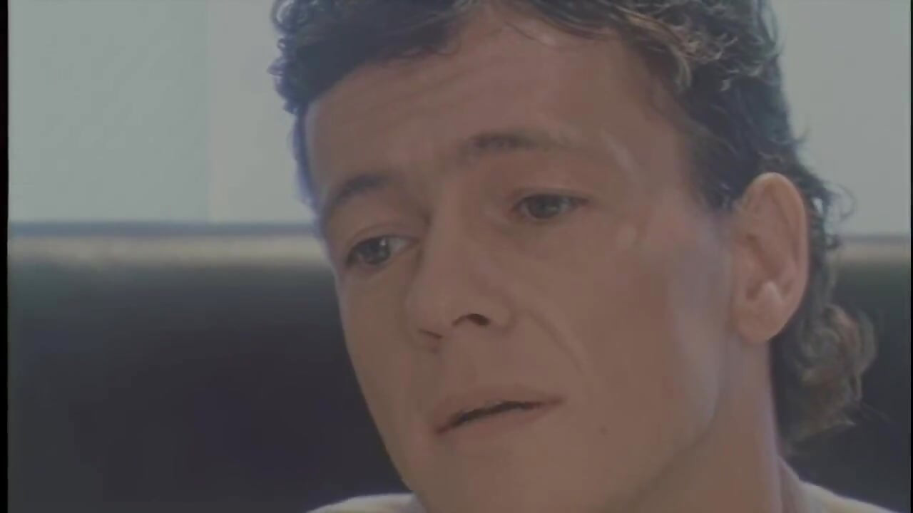 Biała Wenus w biurze pochłania wszystko