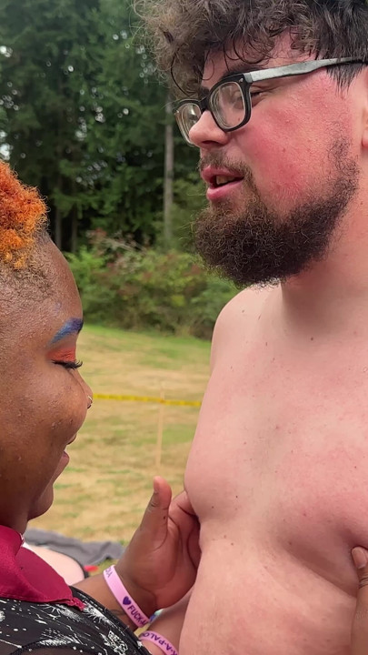 Sensual kissing and nipple licking at Fuck-A-Palooza