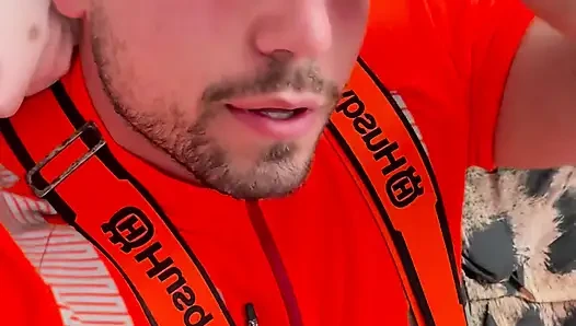 Tyler Blake Hivis Oduncu Iş Kıyafetleriyle Mastürbasyon Yapıyor - Kas Esneme Ve Patlayıcı Boşalma